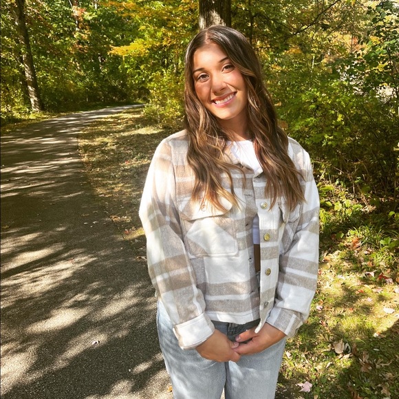 Meet your Posher, Madison - Picture 1 of 1